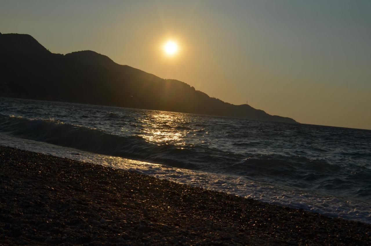 Tarsanas Beach Kokkari Luaran gambar